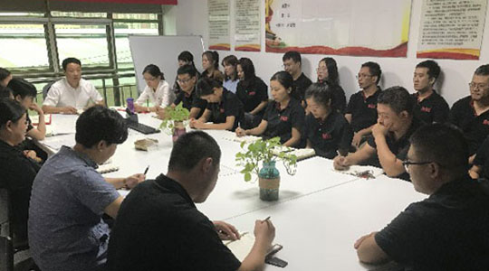 德瑞克儀器2019年第三季度大會報道，外貿(mào)銷售部領(lǐng)取5000元獎金！